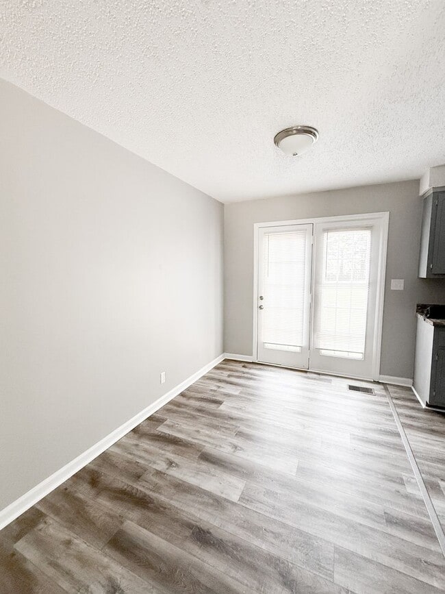 Building Photo - 3 Bedroom 2 Bathroom Home!!