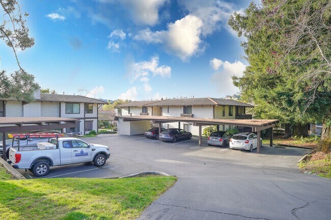 Building Photo - Beautiful Condo Available in Villa Moraga ...