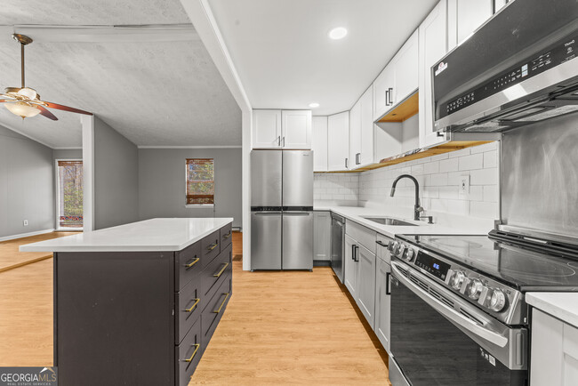 Building Photo - 4421 Jacobs Dr SW