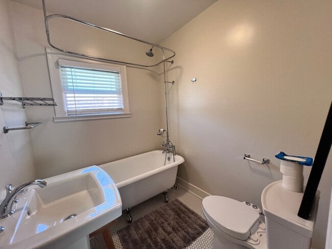 Building Photo - $1,000 MOVE IN SPECIAL!!! Fully Updated Home in San Leandro Available for Rent!!