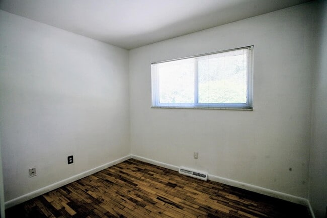Building Photo - 5800 Paramus