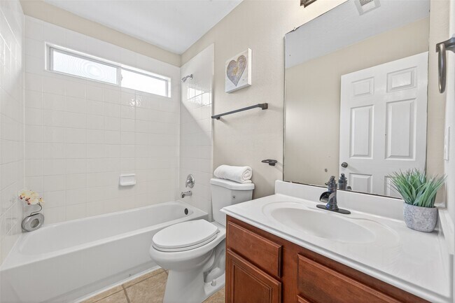 Building Photo - 10427 Lyndon Meadows Dr