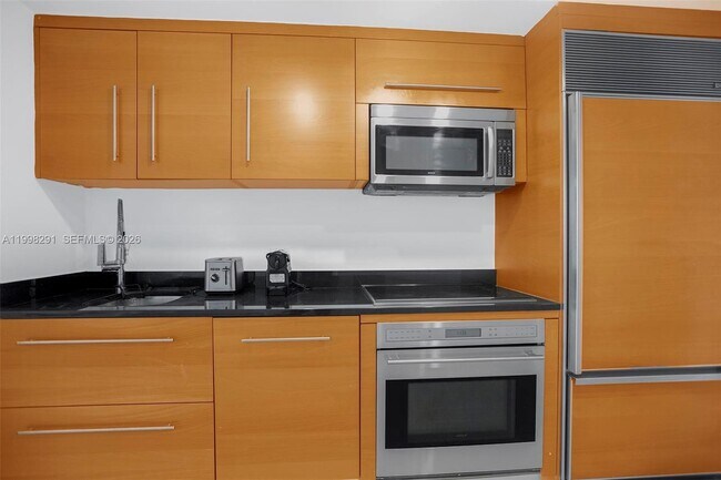 Building Photo - 475 Brickell Ave