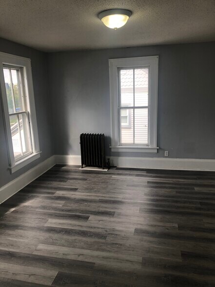 Building Photo - 141 E Maple Ave