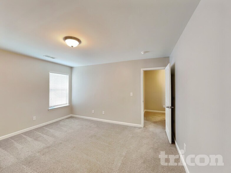 Building Photo - 150 King William Dr