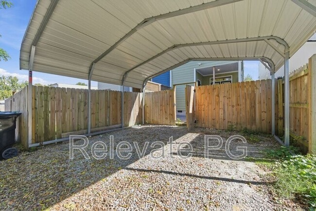 Building Photo - 1320 N 32nd St