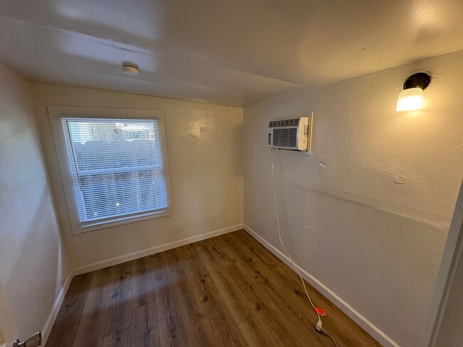 Building Photo - Spacious Dinuba Home Rent Ready!