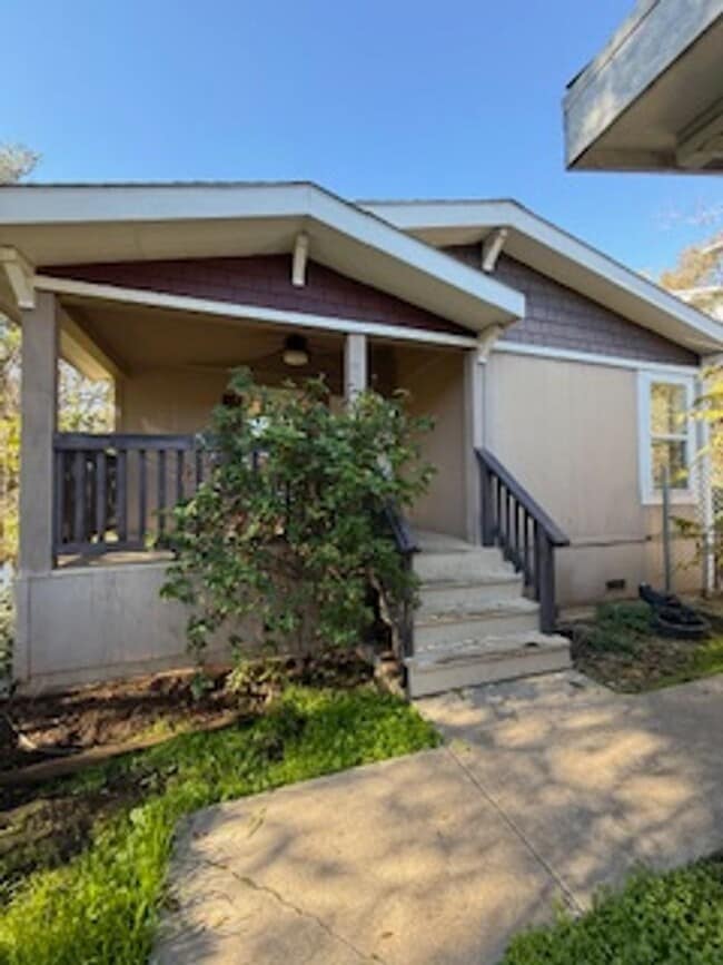 Building Photo - Auburn Cutie