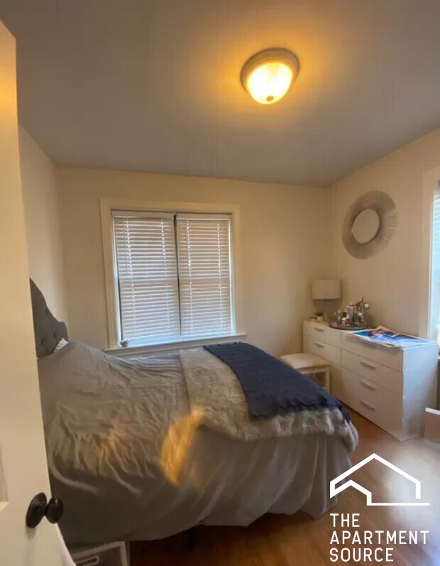 Building Photo - 3433 N Lakewood Ave