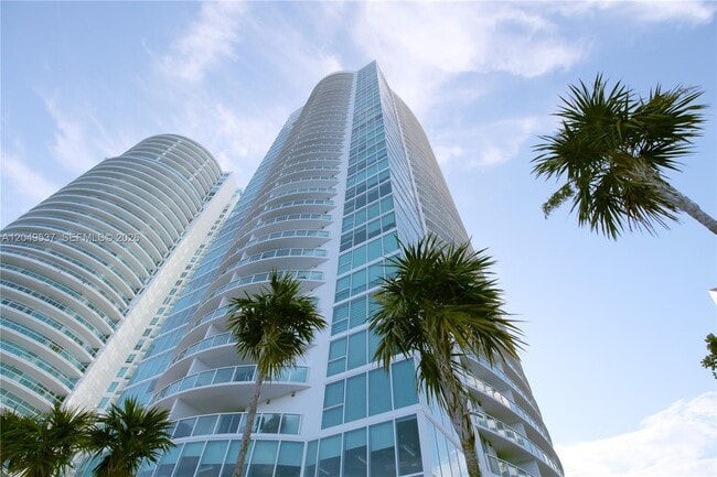 Building Photo - 2101 Brickell Ave