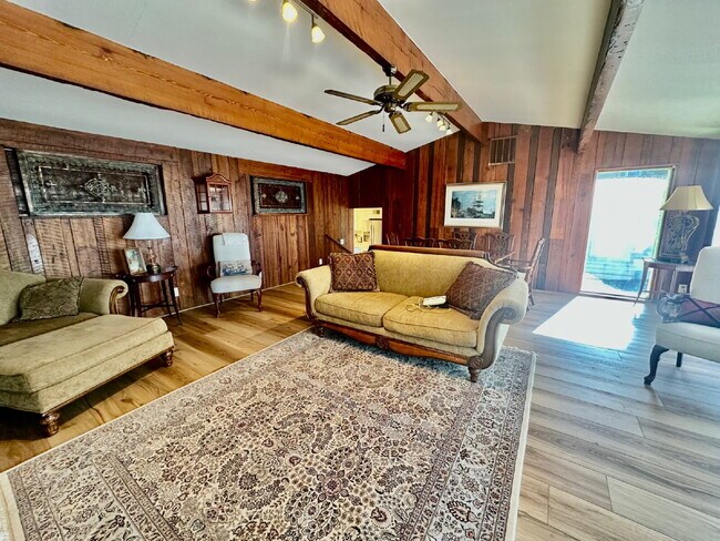 Building Photo - Four Bedroom Waterfront Home on the May River!