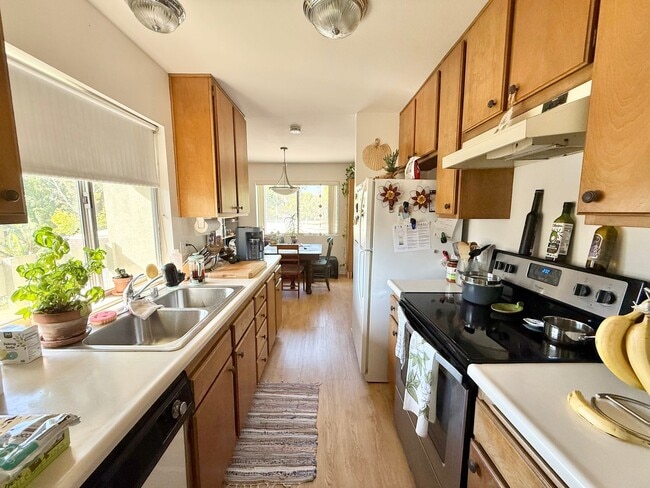 Building Photo - Bright and Spacious Laguna Village Condo!