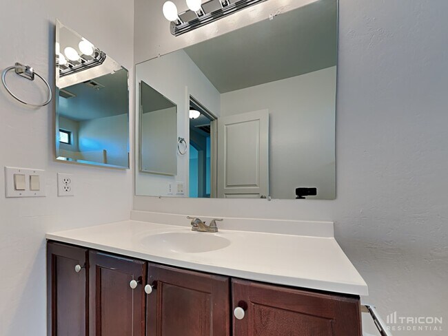 Building Photo - 11409 W Mountain View Dr