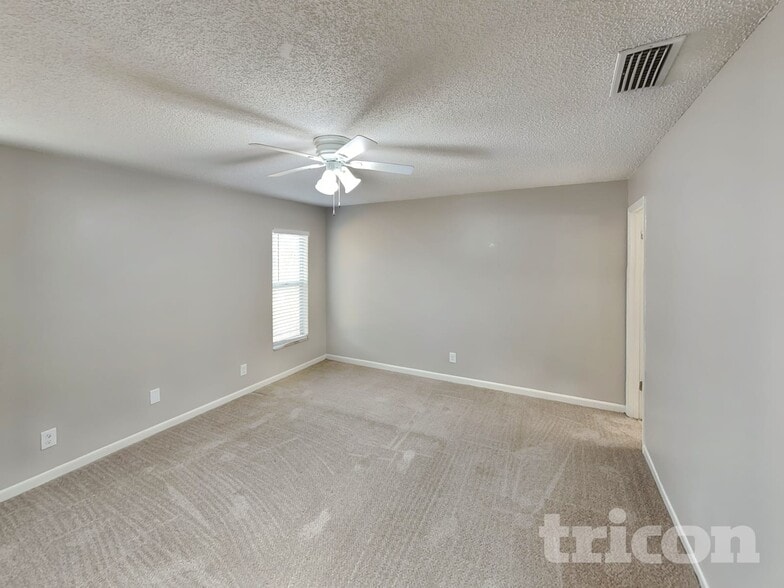 Building Photo - 605 Missionwoode Dr