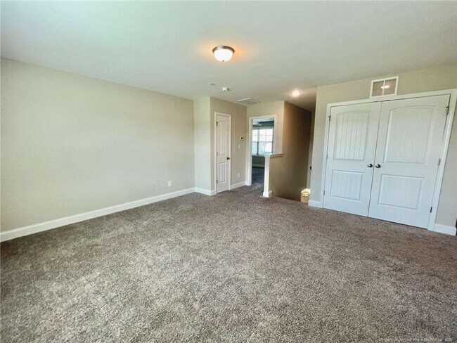 Building Photo - 5344 Debut Ave