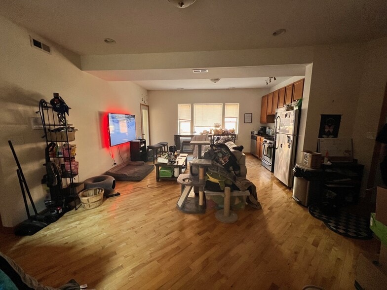 7046-2 Living Room - Greenleaf-Paulina Apartments