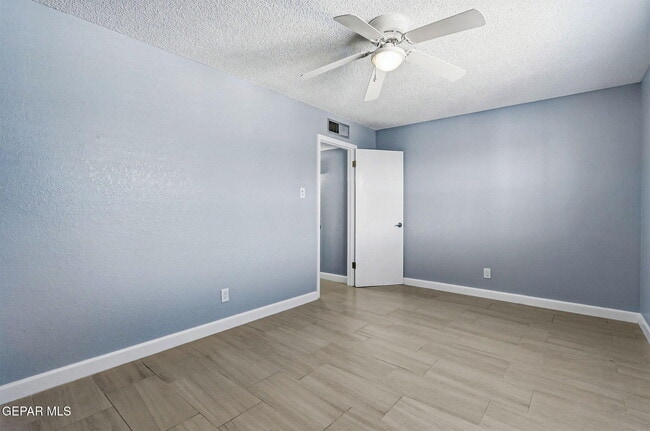 Building Photo - 6141 Sierra Valle Ln