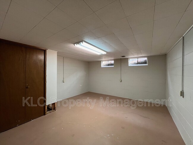 Building Photo - 6600 Sheridan Ave