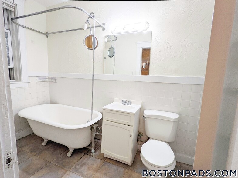 Building Photo - 520 Cambridge St