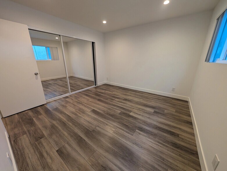 Building Photo - 739 N Sweetzer Ave