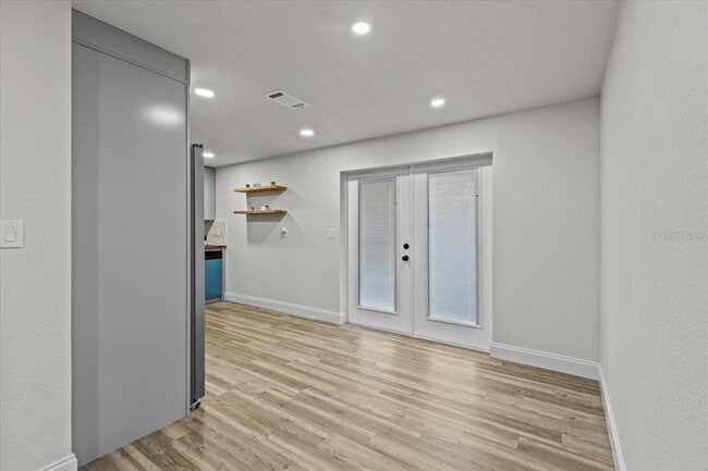 Building Photo - 7480 Hobson St NE