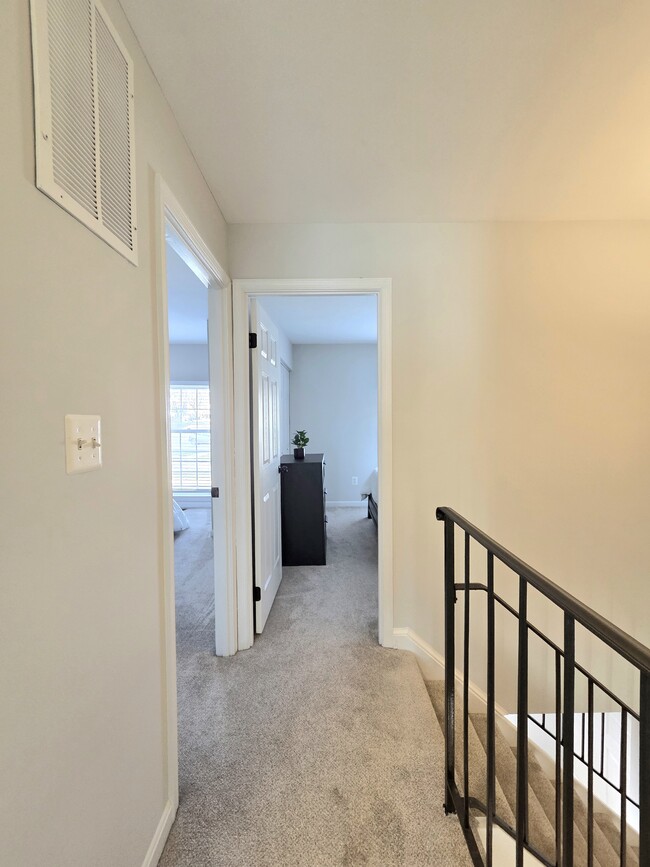 Building Photo - 5407 Leeway Ct