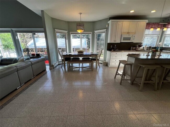 Building Photo - 6 Kara Ct