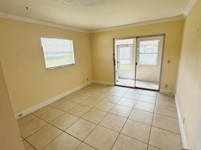 Building Photo - 301 Seville Dr