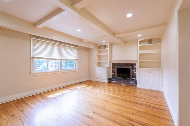 Building Photo - 48 Pleasant St