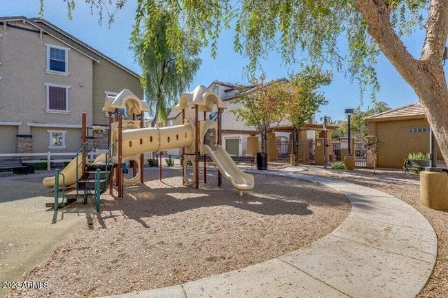 Building Photo - 160 W Commerce Ct