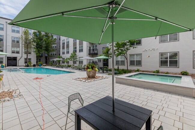 Building Photo - 418 S Reed Ct