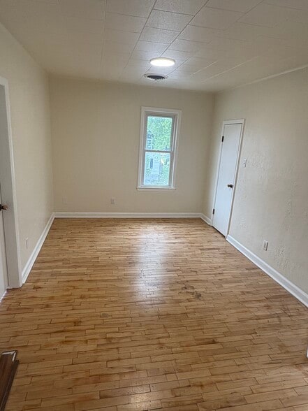 Building Photo - 420 Morris St