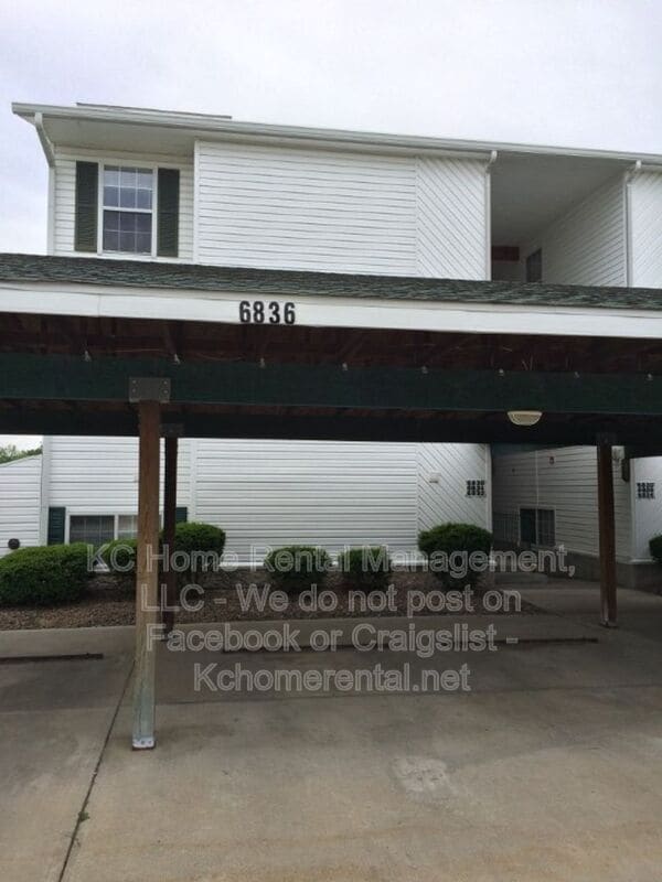 Building Photo - 6836 N Olive St