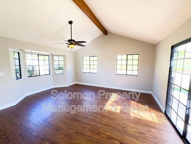 Building Photo - 905 Viewpoint Dr
