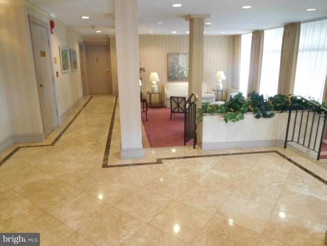 Building Photo - 4390 Lorcom Ln