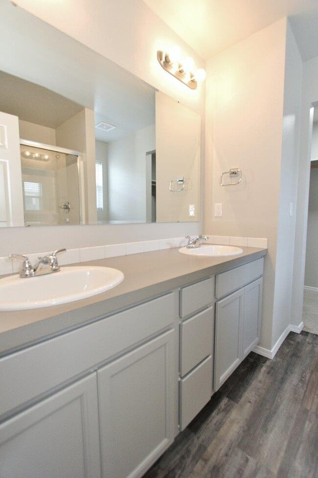 Building Photo - 16901 Carmichael Ave