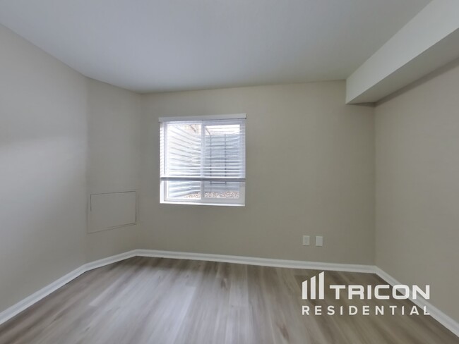 Building Photo - 12610 Jersey Cir E