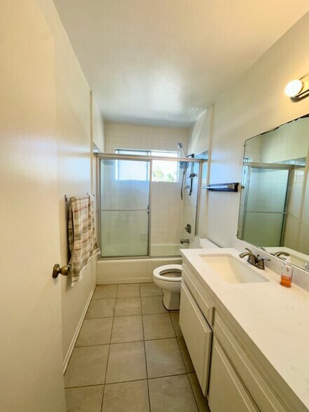 Building Photo - 33772 Violet Lantern St