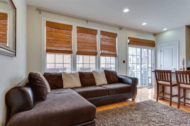 Building Photo - 2149 Red Vine Dr