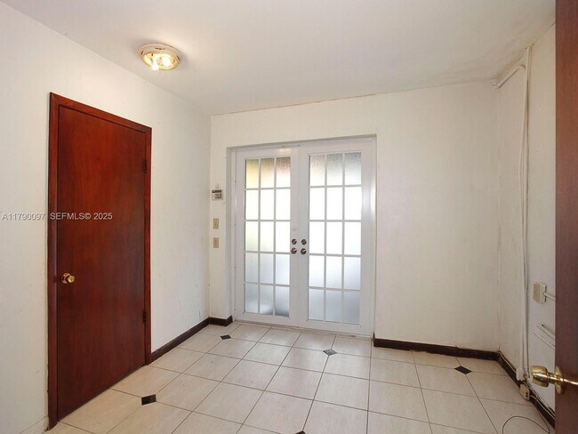 Building Photo - 339 NE 96th St