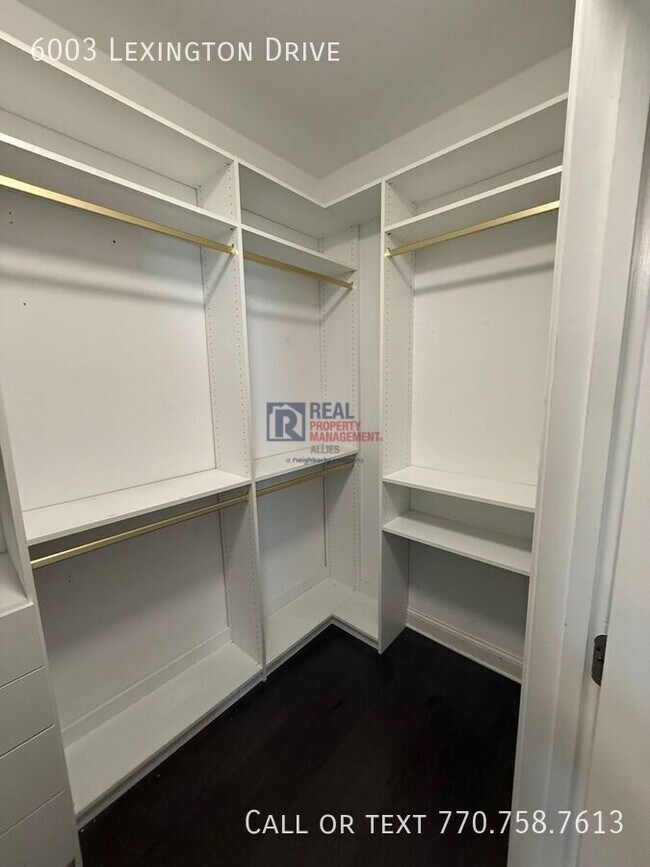 Building Photo - 6003 Lexington Dr