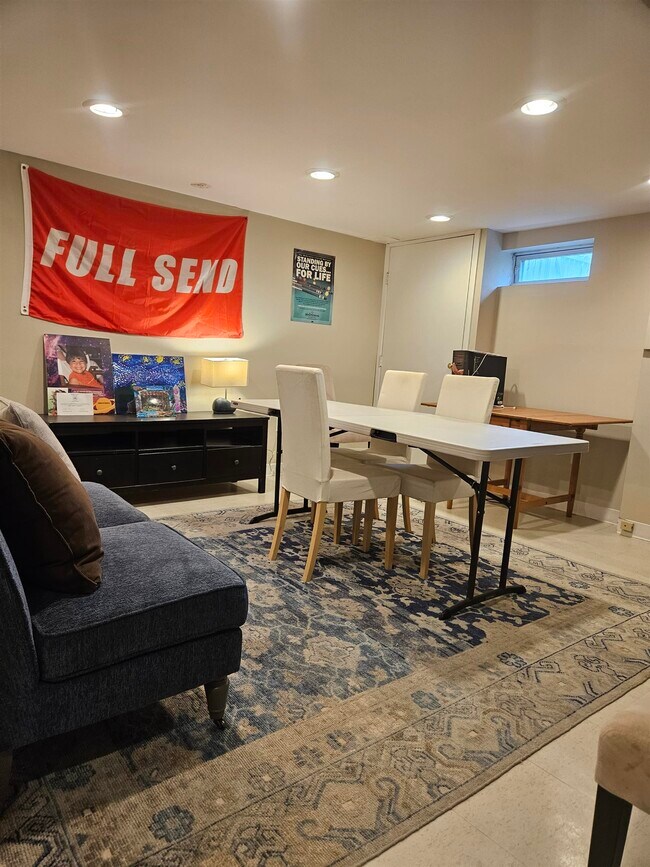 Building Photo - 301 E Glen Ave