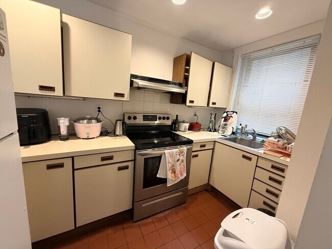 Building Photo - 451 Park Dr