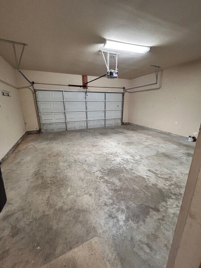 Building Photo - 5206 Lone Pine Ln