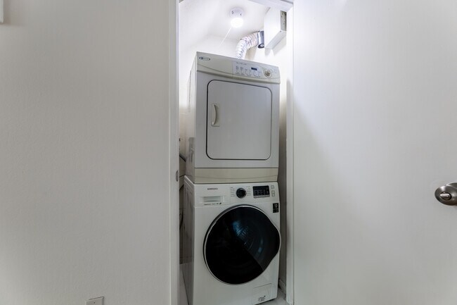 Building Photo - 4744 Ben Ave