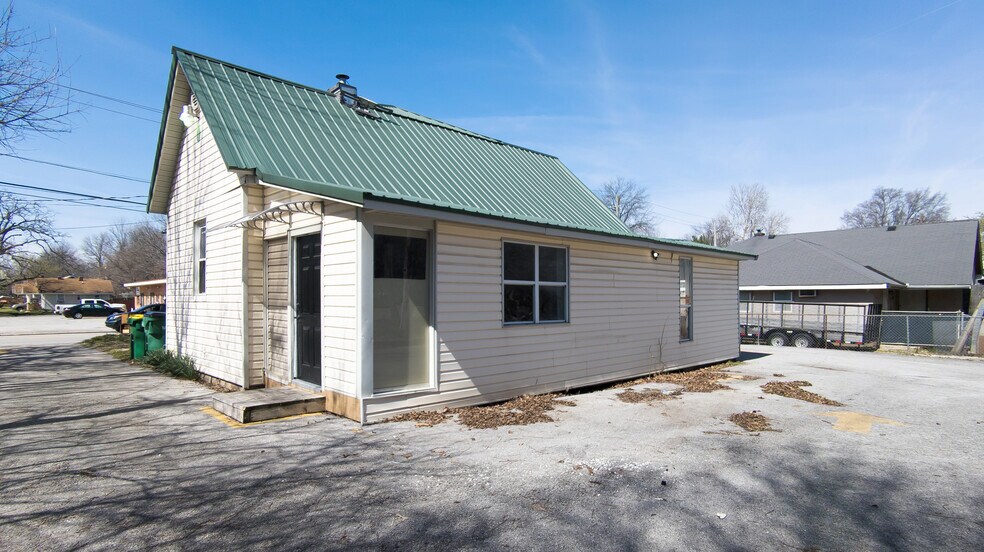 Building Photo - 617 Holcomb St