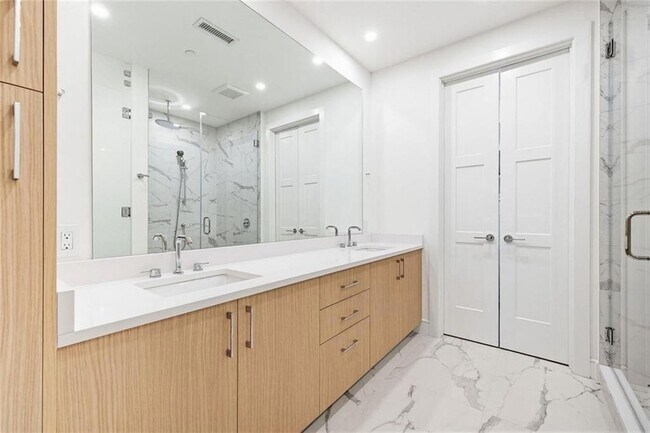 Building Photo - 2425 Peachtree Rd NE