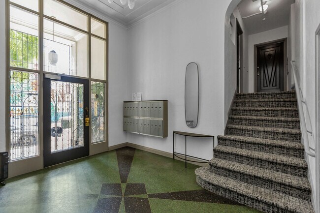 Building Photo - 255 Steiner