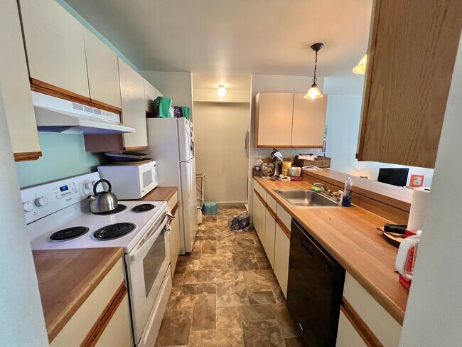 Building Photo - 1002 Linden Ave