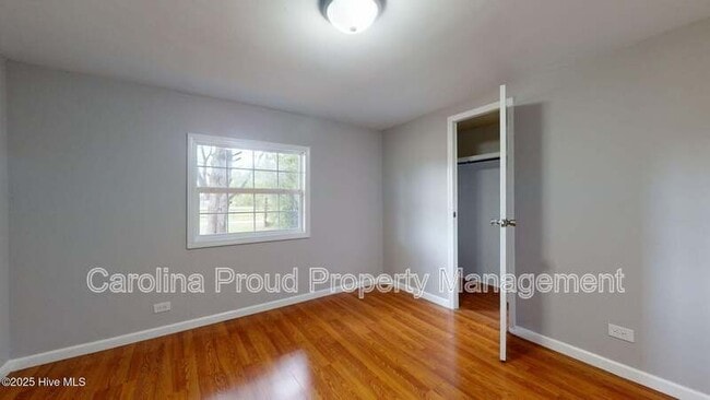 Building Photo - 741 Cindas Ln